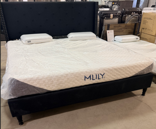 NA - Queen Black Tufted Frame